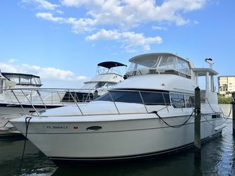 44' Carver 1998 Yacht For Sale